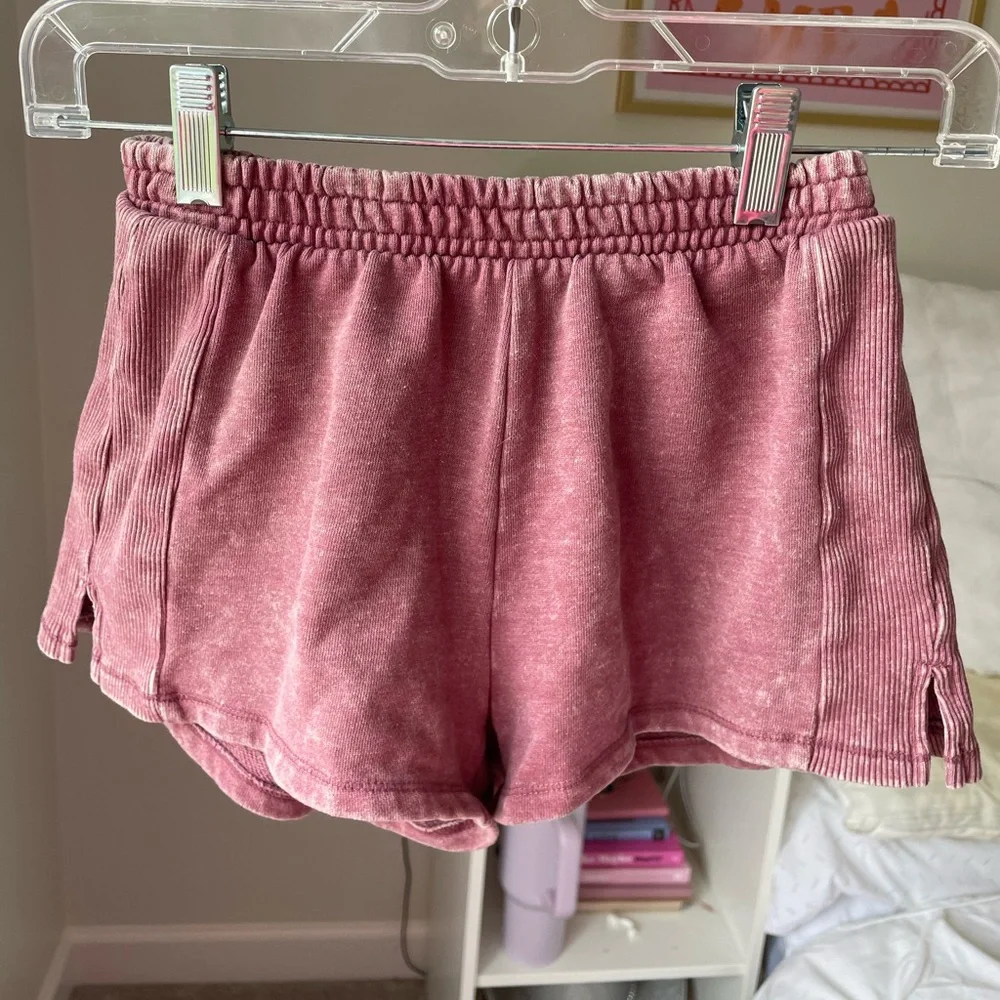 aeropostale red-ish sweatshorts - Picture 1 of 3